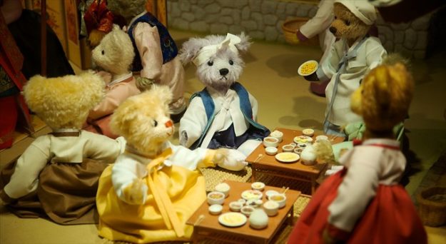 Teddy bears having a tea party on display at Teddy Bear Museum.