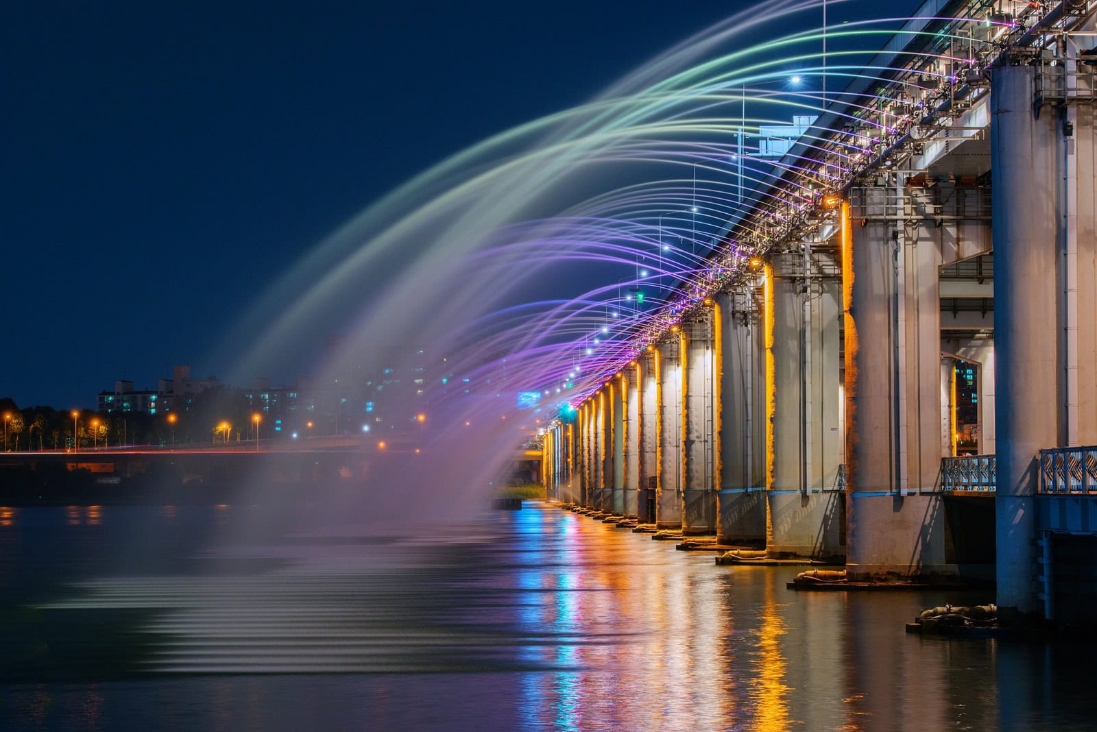 The Moonlight Rainbow Fountain By The Banpo Bridge This Is Korea Tours   DSC 9929 