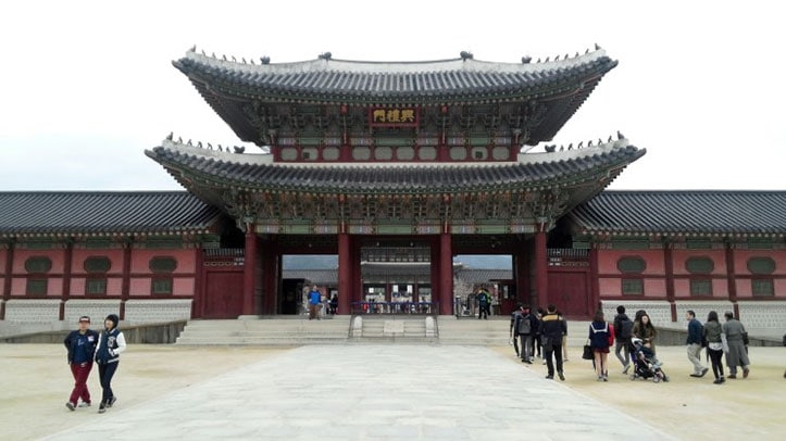 Gyeongbokgung, a Splendor that rises in the North