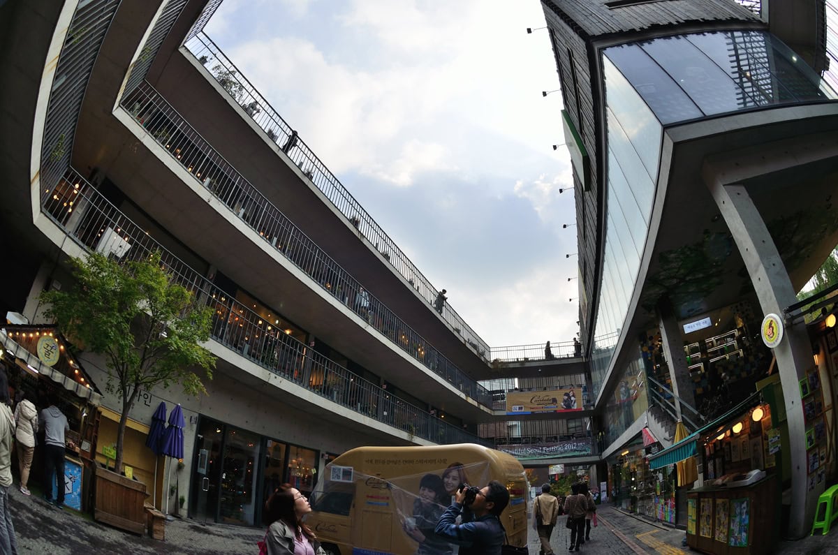 The Culture of the Past and the Present: Insadong Street
